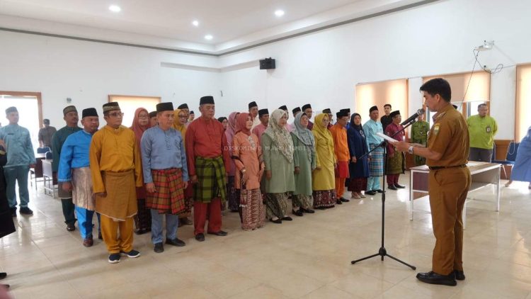 Penjabat Bupati Raden Najmi Kukuhkan Penugasan Kepala Sekolah Tingkat SD dan SMP di Lingkup Pemerintah Kabupaten Muarojambi