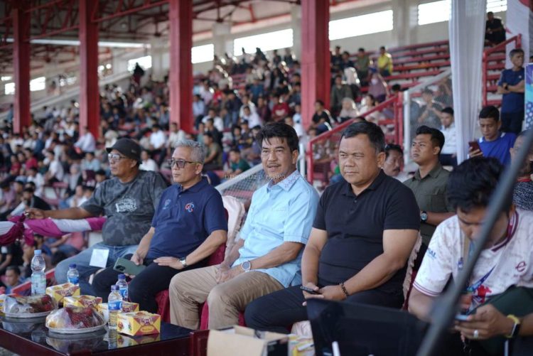 PJ Bupati Raden Najmi Didampingi Sekda Budhi Hartono Nonton Bareng Gubernur Cup