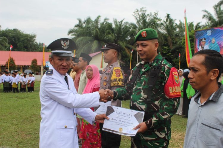 Desa Rantau Limau Manis Merangin Berulang Tahun Ke-143, Kades Aswani serahkan Piagam Penghargaan