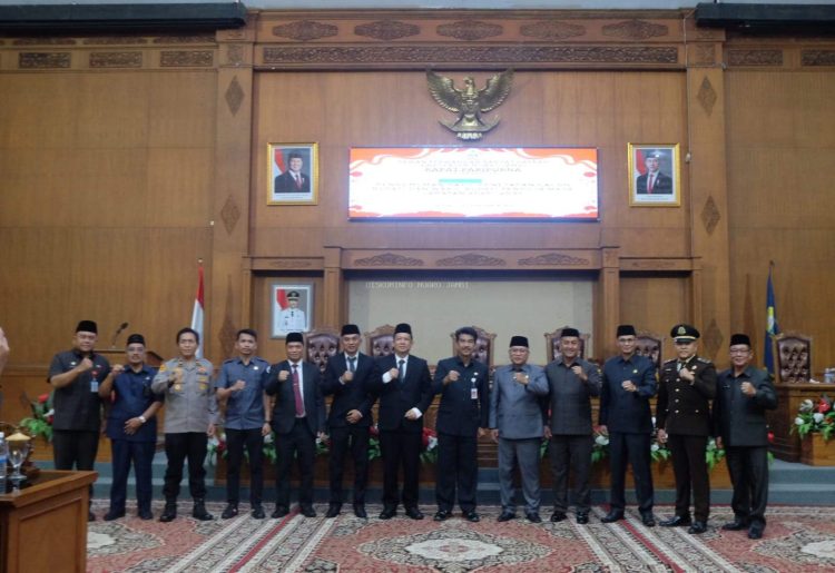 Paripurna Penetapan Hasil Calon Bupati dan Wakil Bupati Terpilih 2025 – 2030 Kab Muaro Jambi