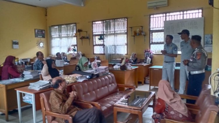 Jasa Raharja Cabang Muara Bungo Adakan Program Pengajar Peduli Keselamatan Lalu Lintas di SMA Negeri 2