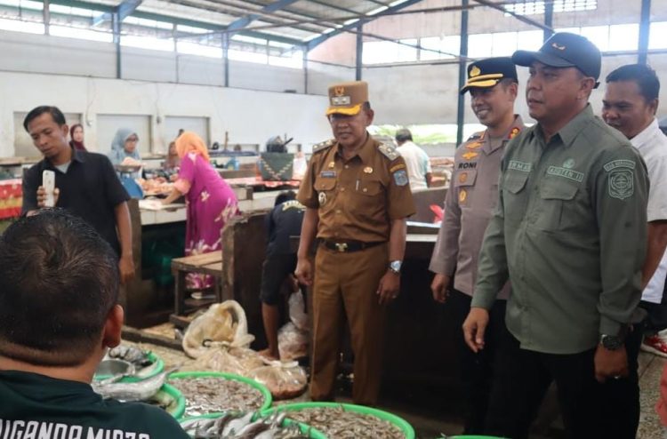 Jelang Puasa Ramadhan, Wabup Khafid Moein Pantau Harga Sembako