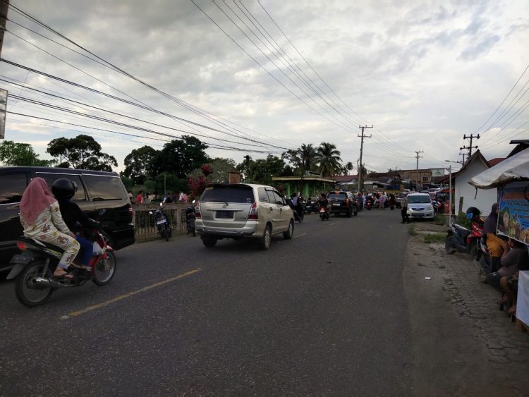 Jelang Bulan Suci Ramadhan, Masyarakat Padati Pemakaman Umum Simpang Harapan Bangko Panjatkan Doa