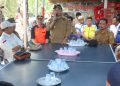 Gubernur Al Haris Serahkan Bansos Korban Kebakaran Rumah di Desa Sungai Itik