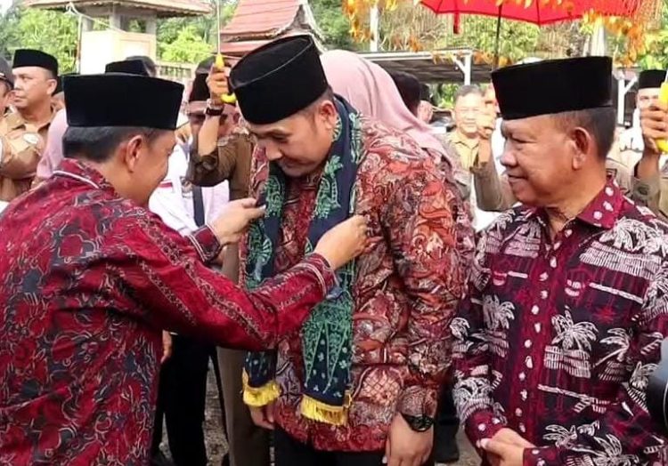 Bupati Merangin H M Syukur Disambut Secara Adat