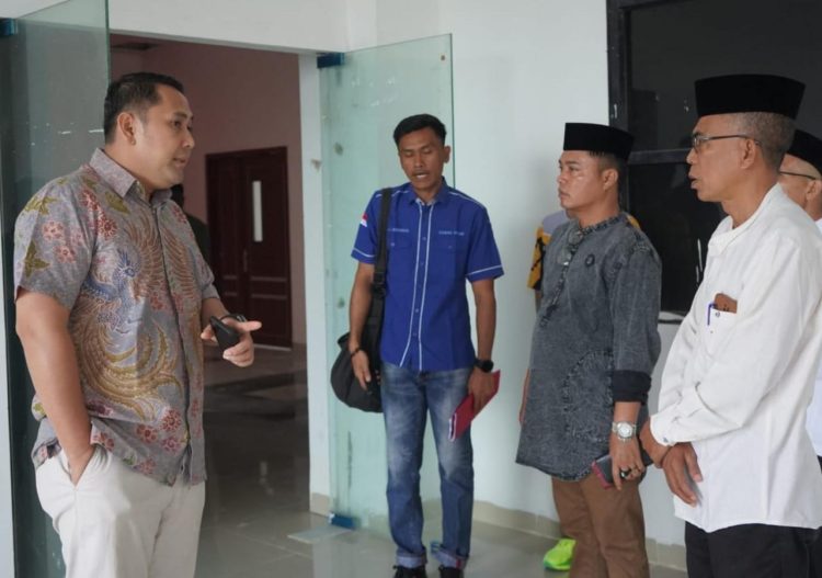 Sidak Ruang Kerja di Setda Merangin, Bupati Merangin M Syukur Temukan Puntung Rokok Berserakan