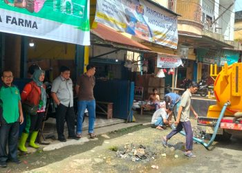 Saluran Air dibersihkan, Pedagang Pasar Bawah Acungkan Jempol Buat Bupati MeranginÂ