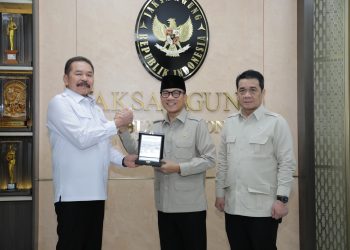 Menteri Desa Yandri Laporkan Dugaan Penyimpangan Dana Desa ke Kejaksaan AgungÂ