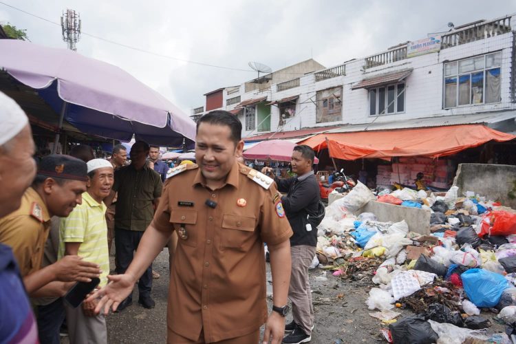 Melihat Sampah dibuang Sembarangan, Bupati Merangin M Syukur Berang