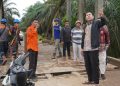 Bupati Merangin M Syukur Tinjau Jembatan Desa Sialang Lantainya Bolong