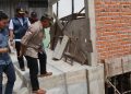 Wabup Merangin Saksikan Pol PP Bongkar Bangunan di Bukit Tiung tanpa IMBÂ