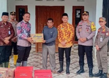 Bupati H.Hurmin Kunjungi Beberapa Kecamatan Yang Terdampak Banjir Di Kabupaten Sarolangun
