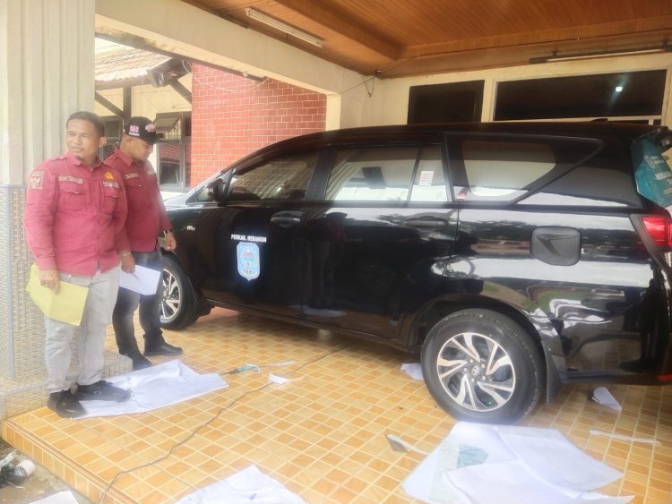 Tertibkan Penggunaan Kendaraan Dinas, Mobil dilingkungan Pemda Merangin dipasang Stiker