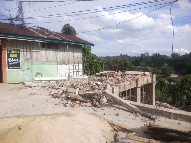 Dinilai Melanggar Aturan, Bangunan Baru di Bukit Tiung Merangin dibongkar