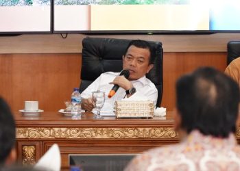 Rapat Bersama Pengusaha, Gubernur Al Haris Tegaskan Percepatan Pembangunan Jalan Khusus Batubara