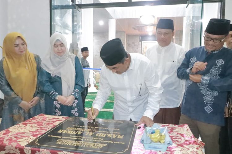 Bupati Anwar Sadat Resmikan Masjid Al-Anwar