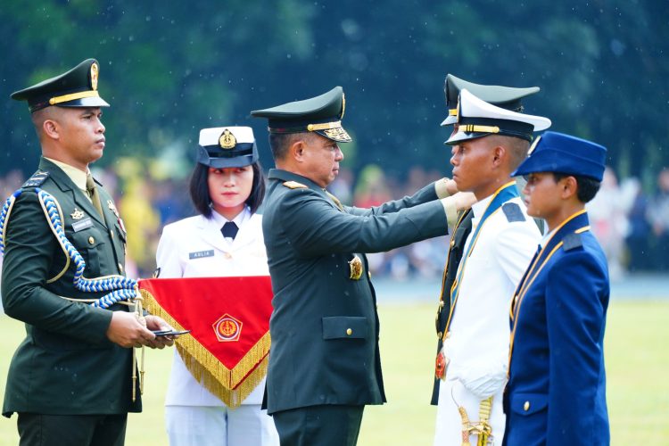 Panglima TNI Pimpin Upacara Pelantikan dan Sumpah 805 Perwira