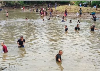 Bupati Romi Hariyanto Ikut Bekarang Bersama Masyarakat