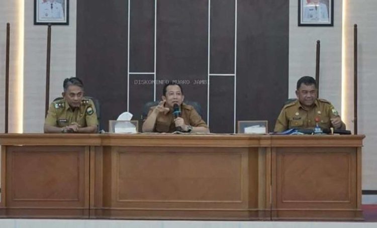 Bupati Muaro Jambi Bambang Bayu Suseno Menggelar Rapat Staf Bersama Pejabat Eselon II dan III
