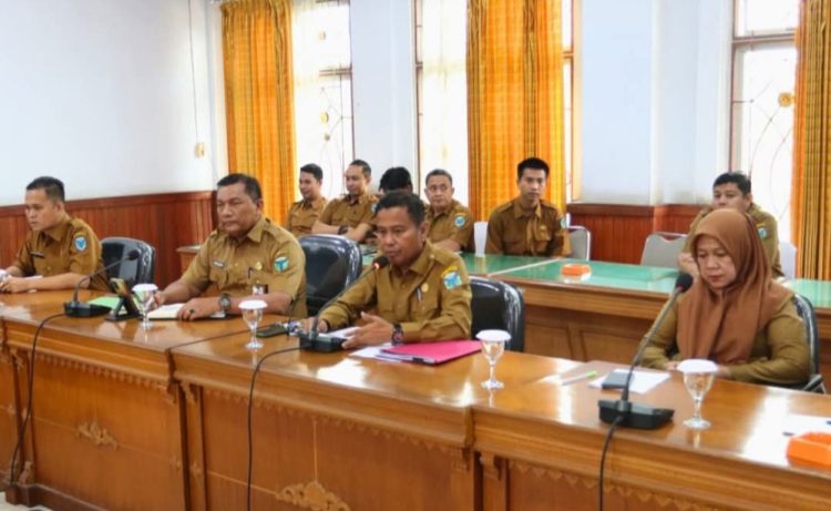 Sekwan Muhammad Ali Pimpin Rapat Evaluasi Pegawai Sekretariat DPRD Batanghari