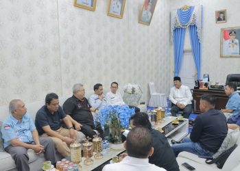 Bupati Tanjab Barat Gaet Investor, Siap Ubah Sampah dan Sinar Matahari Jadi Energi Hijau