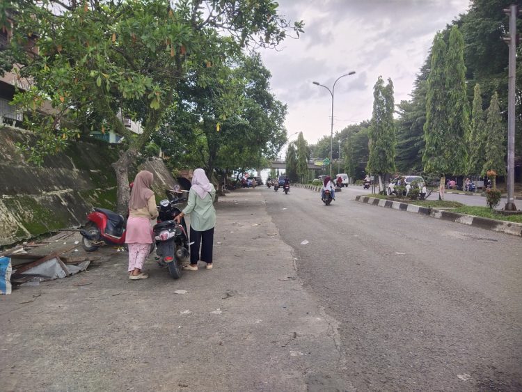 Lokasi jualan PKL dI Kabupaten Merangin Mulai ditertibkan SatPol PP, Pedagang Minta dicarikan Tempat Jualan
