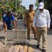 Bupati Anwar Sadat Bersama Kadis PUPR Tinjau Jalan Rusak Parah di Tungkal Ilir