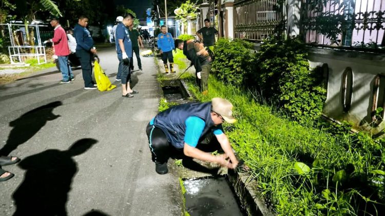 Aksi Bersih-Bersih Malam Hari, Bupati Anwar Sadat: Demi Kota yang Sehat dan Bebas Banjir