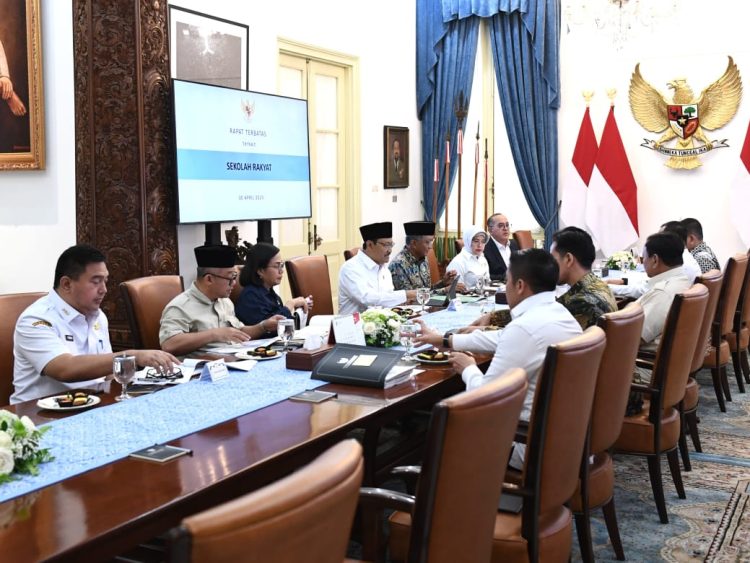 Ratas Bersama Presiden Prabowo, Menteri Dody Sampaikan Kesiapan Infrastruktur Sekolah Rakyat di 65 Lokasi