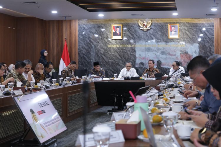 Menteri Desa PDT Usul Hasil Koperasi  Desa Dialokasikan pada Beasiswa Pendidikan dan Perbaikan Jalan Desa