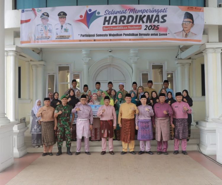 Peringati Hardiknas 2025, Bupati Tanjab Barat Tegaskan Komitmen Wujudkan Pendidikan Bermutu dan Inklusif