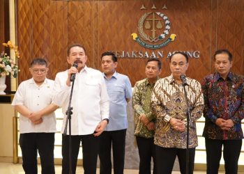 Jaksa Agung Terima Kunjungan Menteri Koperasi Bahas Pengawalan Program 80.000 Koperasi Merah Putih
