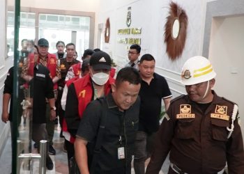 Kejaksaan Tinggi Palembang Serahkan Ke JPU 5 Tersangka Beserta Barang Bukti Tahap II Kasus Korupsi Perkebunan SawitÂ