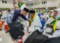Deputi Bidang PP dan Evaluasi Layanan Haji Harun Alrasyid Melepas Jemaah Haji Nusa Tenggara Barat Kloter 12