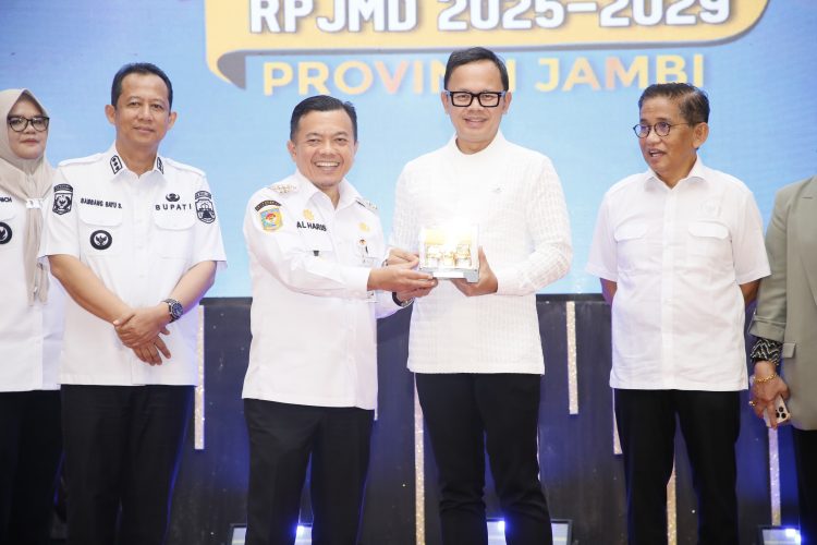 Kunker Ke Jambi, Wamendagri Bima Arya Tekankan Peran Penting Pemda Dukung Pertumbuhan Ekonomi Nasional