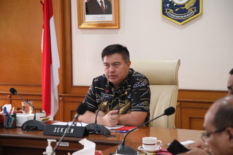 Sekjen Kemendagri Instruksikan Pemda Percepat Penyediaan Lahan untuk Program MBG