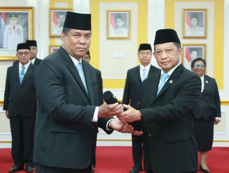 Mendagri Tito Melantik Halilul Khairi sebagai Rektor IPDN