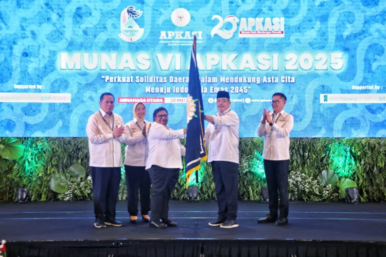 Tutup Munas APKASI, Wamendagri Ribka Ajak Kepala Daerah Tingkatkan Solidaritas Menuju Indonesia Emas 2045