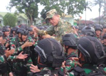 Gubernur Al Haris Pimpin Upacara Pelepasan 480 Satgas Papua Batalyon 142/Ksatria Jaya