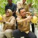Gubernur Al Haris Panen Perdana Melon Premium di Tanjab Timur