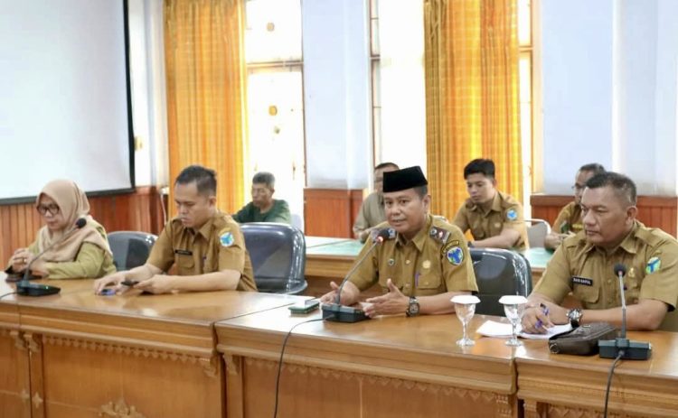Sekwan DPRD Batanghari Pimpin Rapat Hari Pertama Masuk Kerja