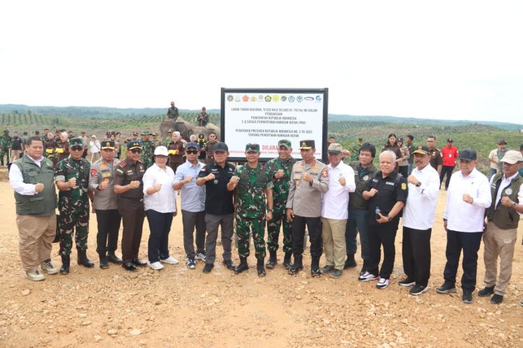 Tim Satgas PKH Tertibkan Kawasan Hutan Konservasi Taman Nasional Tesso Nilo Riau Seluas 81.793 Ha