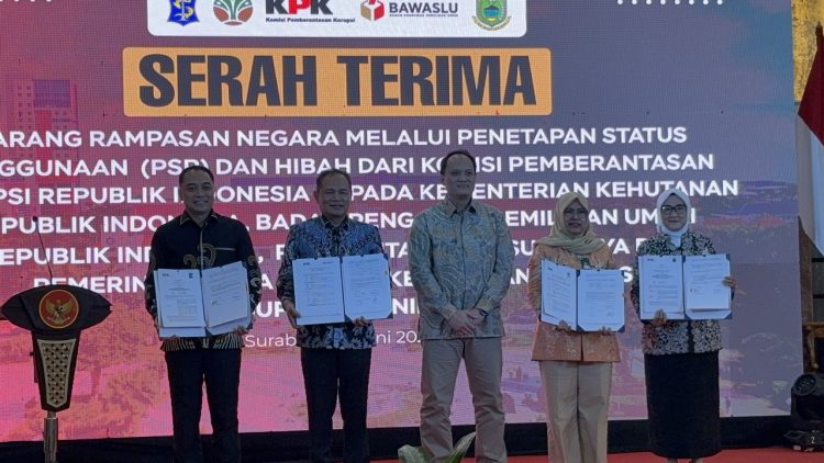 KPK Serahkan Aset Rampasan Korupsi Rp13,99 Miliar ke Bawaslu, Kemenhut, Pemkot Surabaya, dan Pemdes Bojong