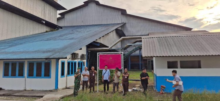 Tim Penyidik Kejaksaan Tinggi Jambi Sita Pabrik PT Prosympac Agro Lestari Terkait Kasus Korupsi Kredit Investasi dan Modal Kerja di Bank BNI