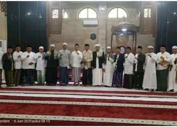 Sholat Idul Adha Di Masjid As Sulthon Sarolangun Bupati dan wakil Bupati Serahkan Sapi Bantuan Presiden Prabowo