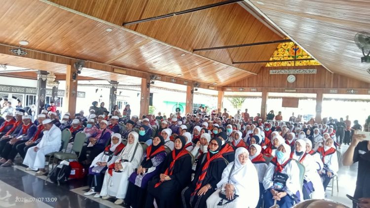 Bupati Fadhil Sambut Kedatangan 196 Jemaah Haji asal Kabupaten Batanghari