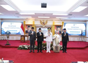 Mendagri Tito Karnavian Melantik Dirjen Bina Keuda Agus Fatoni sebagai Pj Gubernur Papua