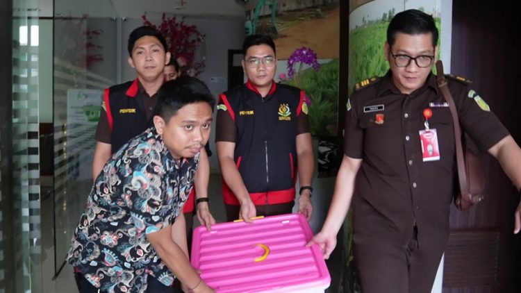 Kejaksaan Tinggi Sumsel Lakukan Penggeledahan di 4 Lokasi Terkait Kasus Korupsi Pemberian Kredit PT.BSS dan PT.SAL