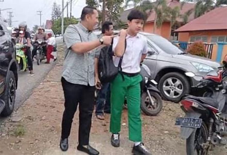 Bupati Merangin H M Syukur Antar Anak ke Sekolah di Hari Pertama Tahun Ajaran Baru