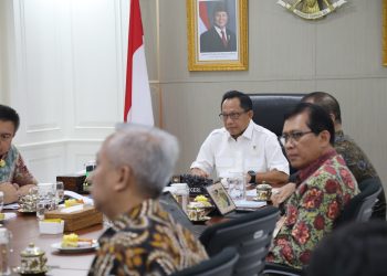 Mendagri Minta Kepala Daerah Hadir dan Simak Arahan Presiden saat Launching Kopdeskel Merah Putih